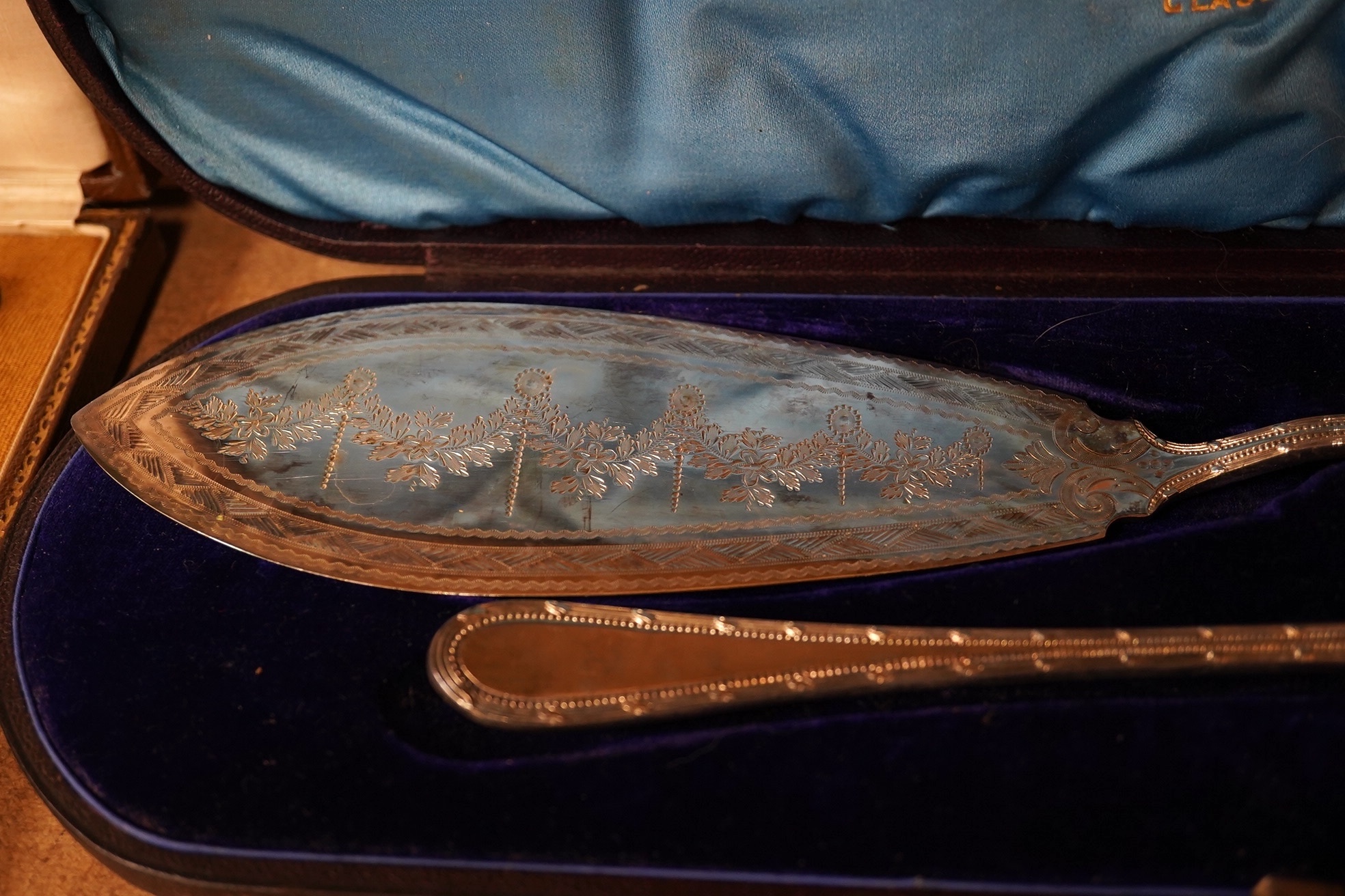 A cased set of six George V silver bean end coffee spoons and a cased pair of silver plated fish servers. Condition - fair